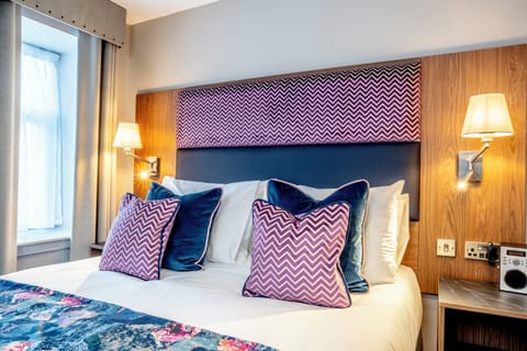 Comfort Double Room, 1 Queen Bed | Soundproofing, iron/ironing board, free WiFi, bed sheets