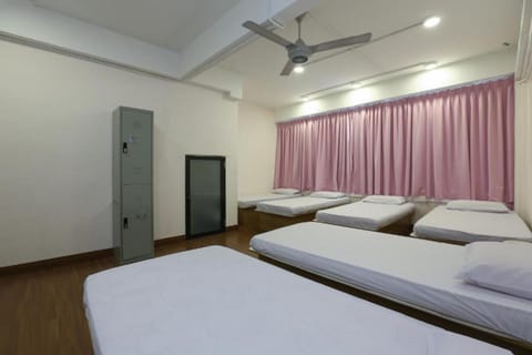 Shared Dormitory, Mixed Dorm | Free WiFi, bed sheets