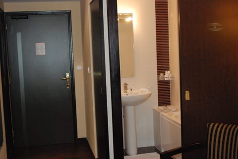 Comfort Double Room | Desk, soundproofing, free WiFi, bed sheets