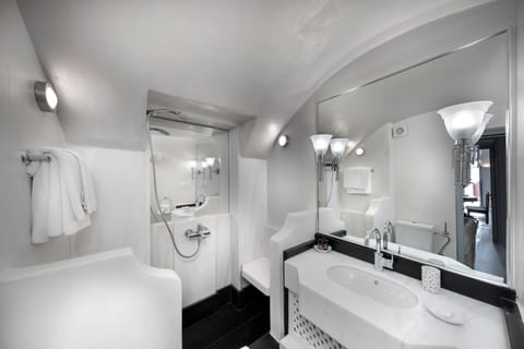 Authentic Santorinia Residence (Family) | Bathroom | Shower, designer toiletries, hair dryer, bathrobes