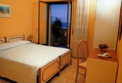 Standard Double or Twin Room | In-room safe, desk, iron/ironing board, free WiFi