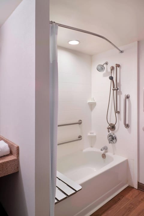 Combined shower/tub, eco-friendly toiletries, hair dryer, towels