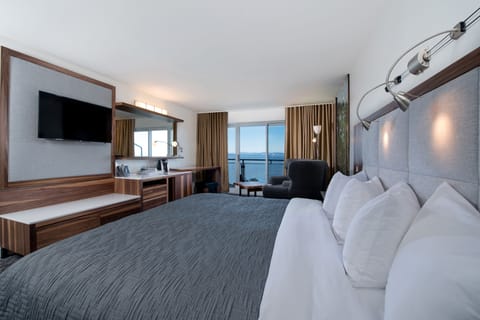 Superior Room, 1 King Bed, Balcony | Premium bedding, pillowtop beds, individually decorated