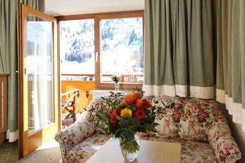 Double Room | In-room safe, individually decorated, individually furnished