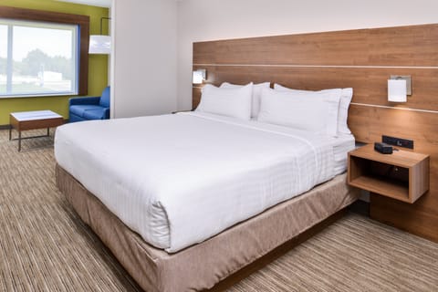 Suite, 1 Bedroom | Pillowtop beds, in-room safe, desk, blackout drapes