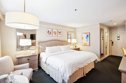 Deluxe Room, 1 King Bed | Premium bedding, down comforters, pillowtop beds, in-room safe