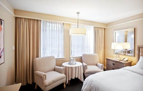 Executive Room, 1 King Bed | Premium bedding, down comforters, pillowtop beds, in-room safe