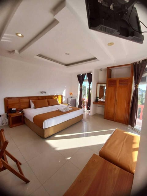 Economy Room, 1 Queen Bed, Private Bathroom | In-room safe, desk, iron/ironing board, free WiFi