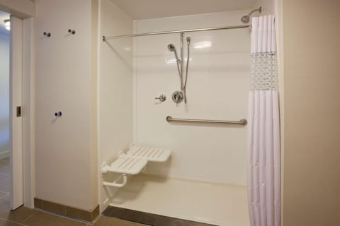 Room, 1 King Bed, Accessible, Non Smoking (Rollin Shower) | Bathroom | Free toiletries, hair dryer, towels