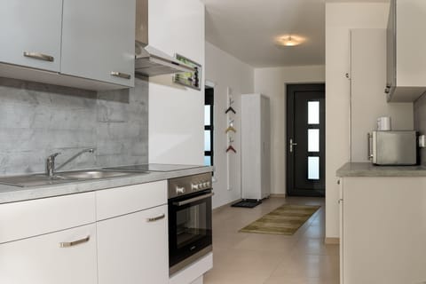 Apartment, 1 Bedroom, Terrace | Private kitchenette | Full-size fridge, microwave, oven, stovetop