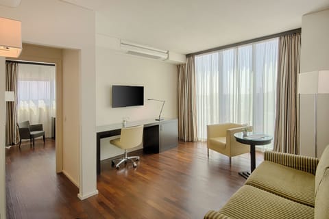 Minibar, in-room safe, desk, laptop workspace