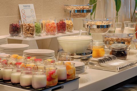 Buffet breakfast on weekdays (EUR 18 per person)