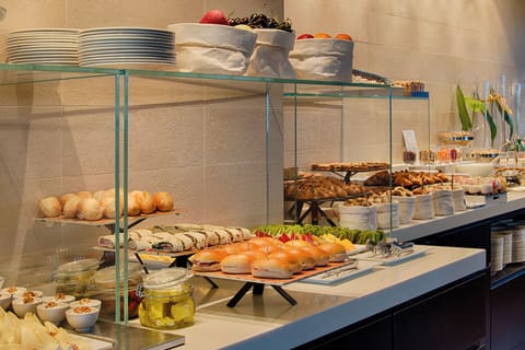 Buffet breakfast on weekdays (EUR 18 per person)