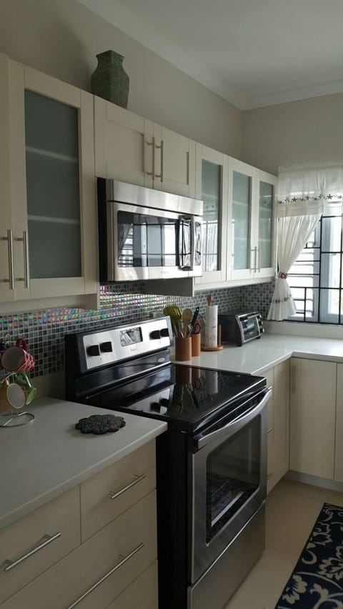 Luxury Apartment, 2 Bedrooms, Kitchen, Garden View | Private kitchen | Full-size fridge, microwave, oven, stovetop