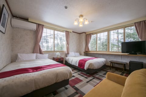 Superior Twin Room | Desk, blackout drapes, free WiFi, bed sheets