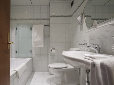 Double Room | Bathroom | Hair dryer, bathrobes, slippers, heated floors