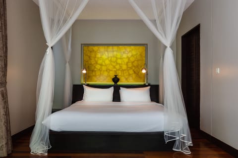 Romantic Bungalow, 1 King Bed, Terrace | Premium bedding, minibar, in-room safe, desk