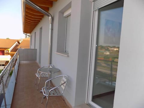 Economy Studio | Terrace/patio