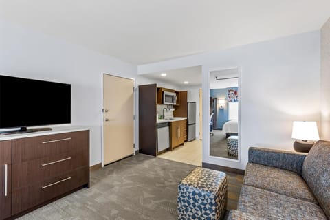 Suite, 1 King Bed, Accessible, Non Smoking (w/ bathtub) | Living area | 42-inch LCD TV with cable channels, TV