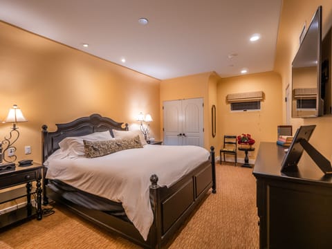 Luxury Villa Suite 2 | 1 bedroom, premium bedding, down comforters, pillowtop beds