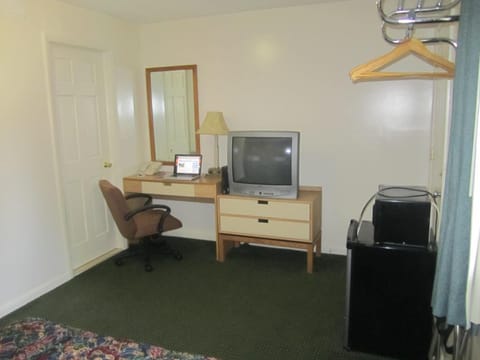 Desk, iron/ironing board, rollaway beds, free WiFi