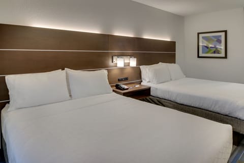 Premium bedding, in-room safe, desk, laptop workspace