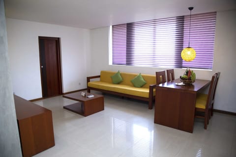 Suite Room | Living area | 32-inch LED TV with satellite channels, TV