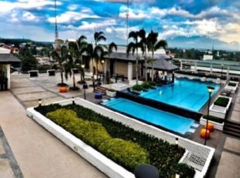 Outdoor pool, sun loungers