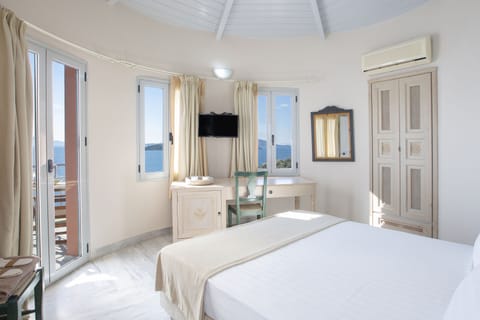 Signature Suite, Sea View (Red Tower) | Premium bedding, in-room safe, soundproofing, iron/ironing board