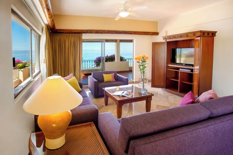 Suite, Oceanfront | Living area | 42-inch plasma TV with cable channels