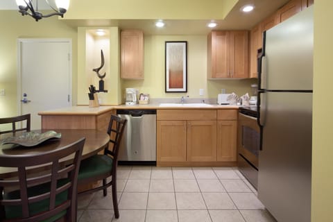 Room, 2 Bedrooms, Non Smoking | Private kitchen | Full-size fridge, microwave, oven, stovetop