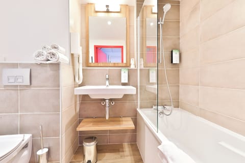 Standard Room, Multiple Beds | Bathroom | Eco-friendly toiletries, towels