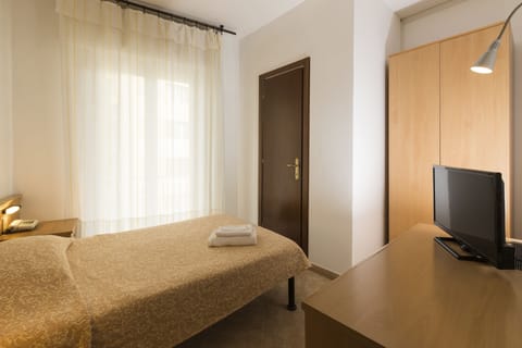 Single Room | In-room safe, desk, free WiFi, bed sheets