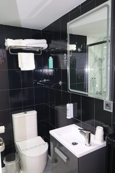 Single Room | Bathroom | Bathtub, deep soaking tub, hair dryer, towels