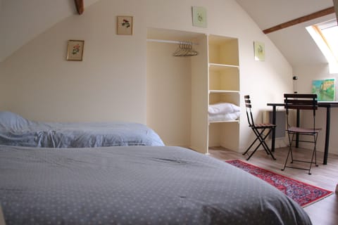 Cottage (Pommiers) | Individually decorated, individually furnished, soundproofing, free WiFi