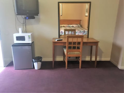 Room, 1 Queen Bed, Microwave | In-room safe, desk, free WiFi