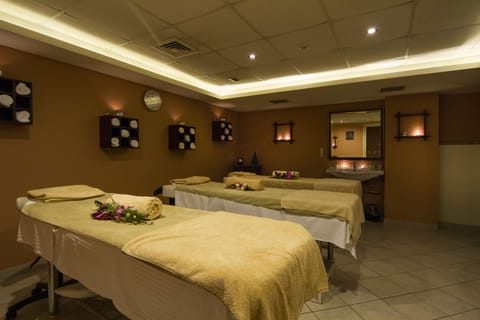 Couples treatment rooms, sauna, steam room, body treatments