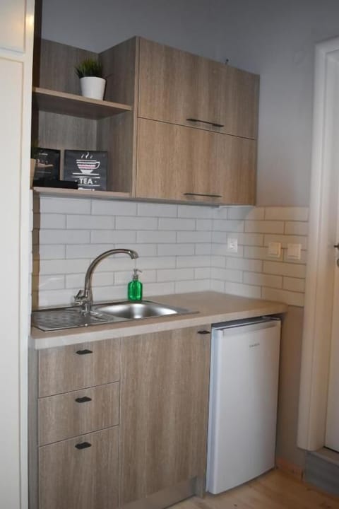 Standard Studio | Private kitchen | Fridge, stovetop, espresso maker, coffee/tea maker