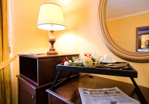 Minibar, in-room safe, desk, iron/ironing board