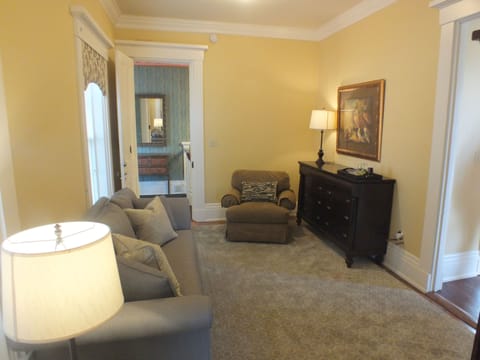 Deluxe Suite (Marilyn Suite) | Living area | Flat-screen TV