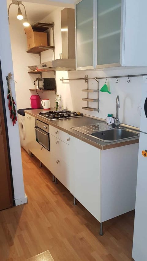 Comfort House, 1 Bedroom, Mezzanine | Private kitchen | Oven, stovetop, cleaning supplies, freezer