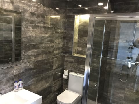 Double or Twin Room | Bathroom | Hair dryer, towels