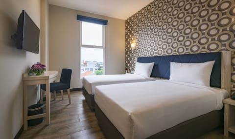 Deluxe Twin Room | In-room safe, soundproofing, free WiFi, bed sheets