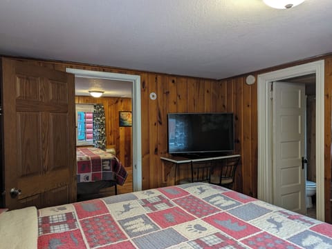 Comfort Cabin, 2 Bedrooms, Non Smoking (Unit #3) | Individually decorated, individually furnished, WiFi, bed sheets