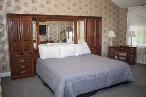 Suite, 2 Bedrooms | Premium bedding, desk, iron/ironing board, free WiFi