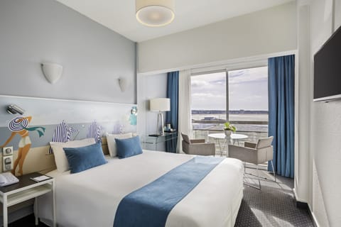 Superior Room, 1 Queen Bed, Bay View | Premium bedding, Select Comfort beds, in-room safe, desk