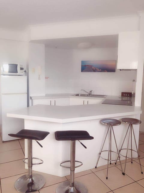 Apartment, 1 Bedroom | Private kitchen | Full-size fridge, microwave, stovetop, electric kettle