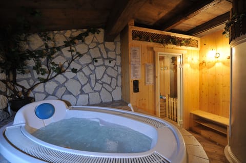 Indoor spa tub