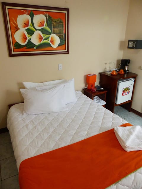 Premium bedding, in-room safe, free WiFi, bed sheets