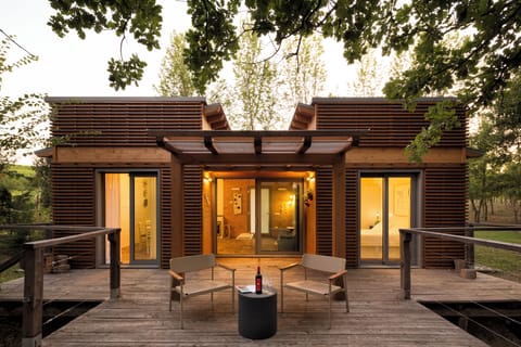 Chalet | Premium bedding, minibar, in-room safe, desk